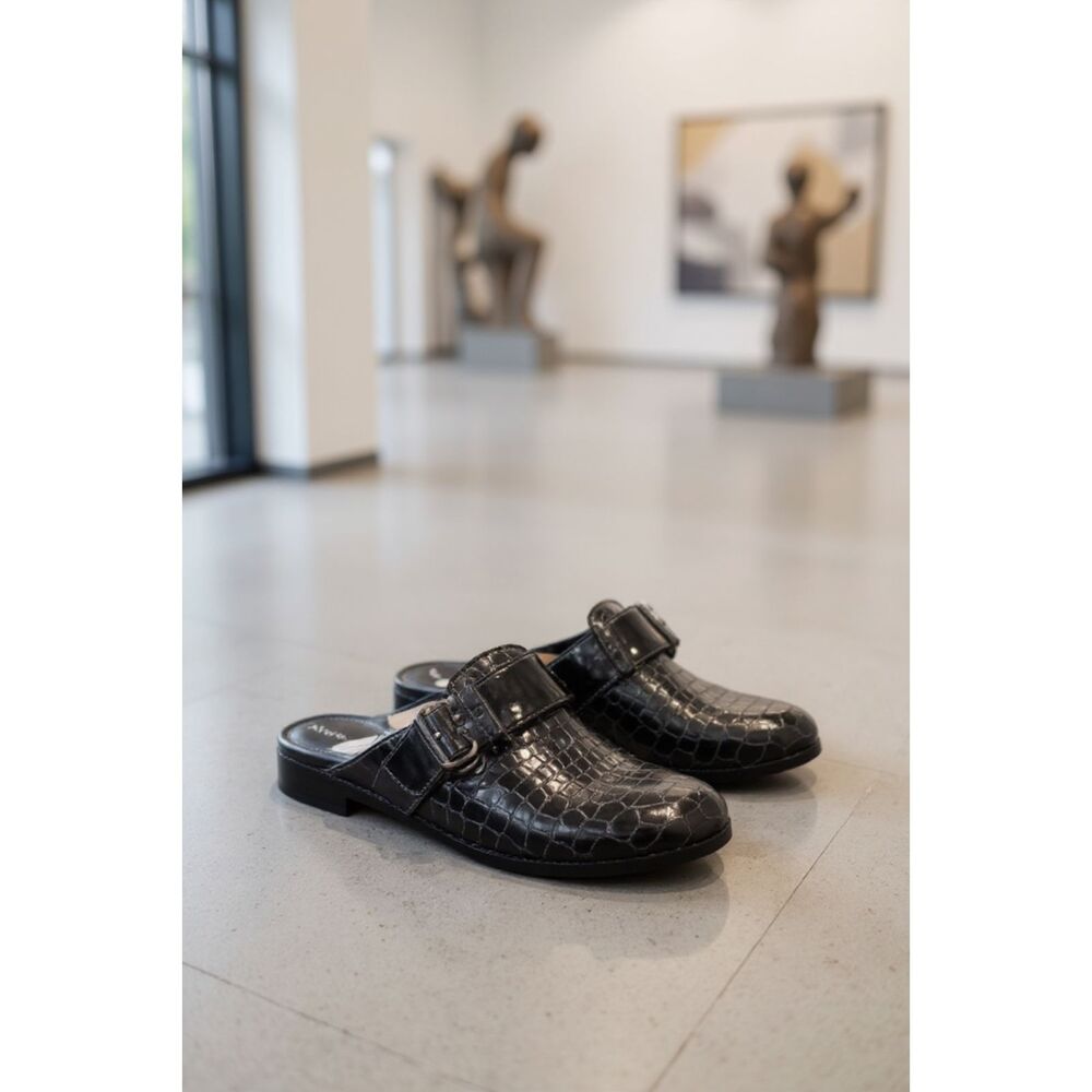 Nurture Black Patent Leather Reptile Pattern Libby Slip Clogs Size 7 US
